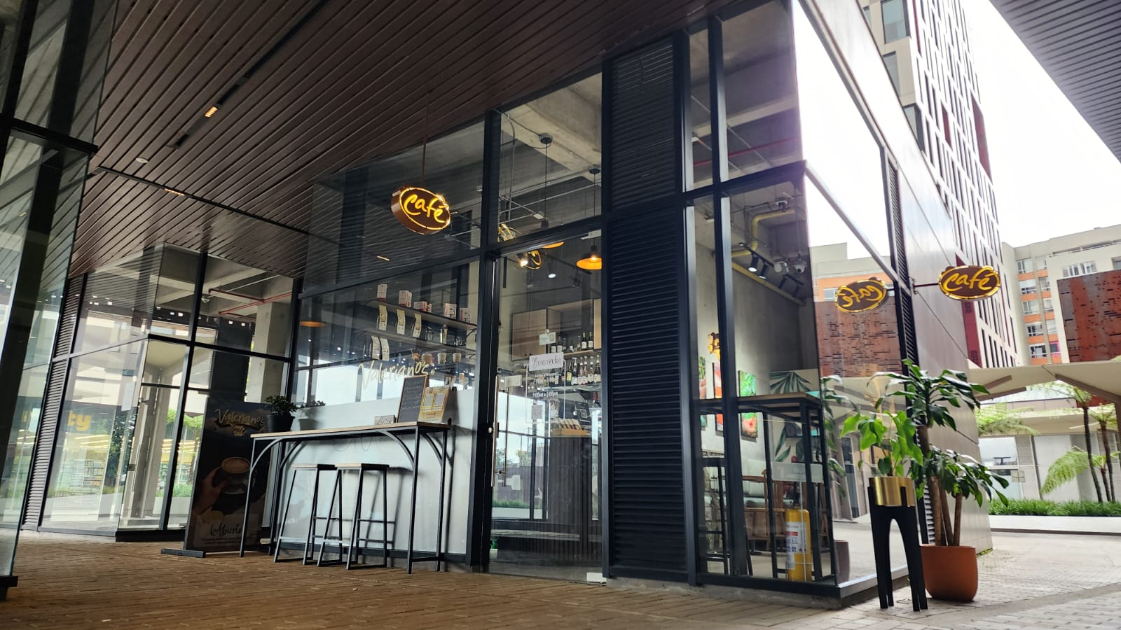 clint-mckoy-unsplash